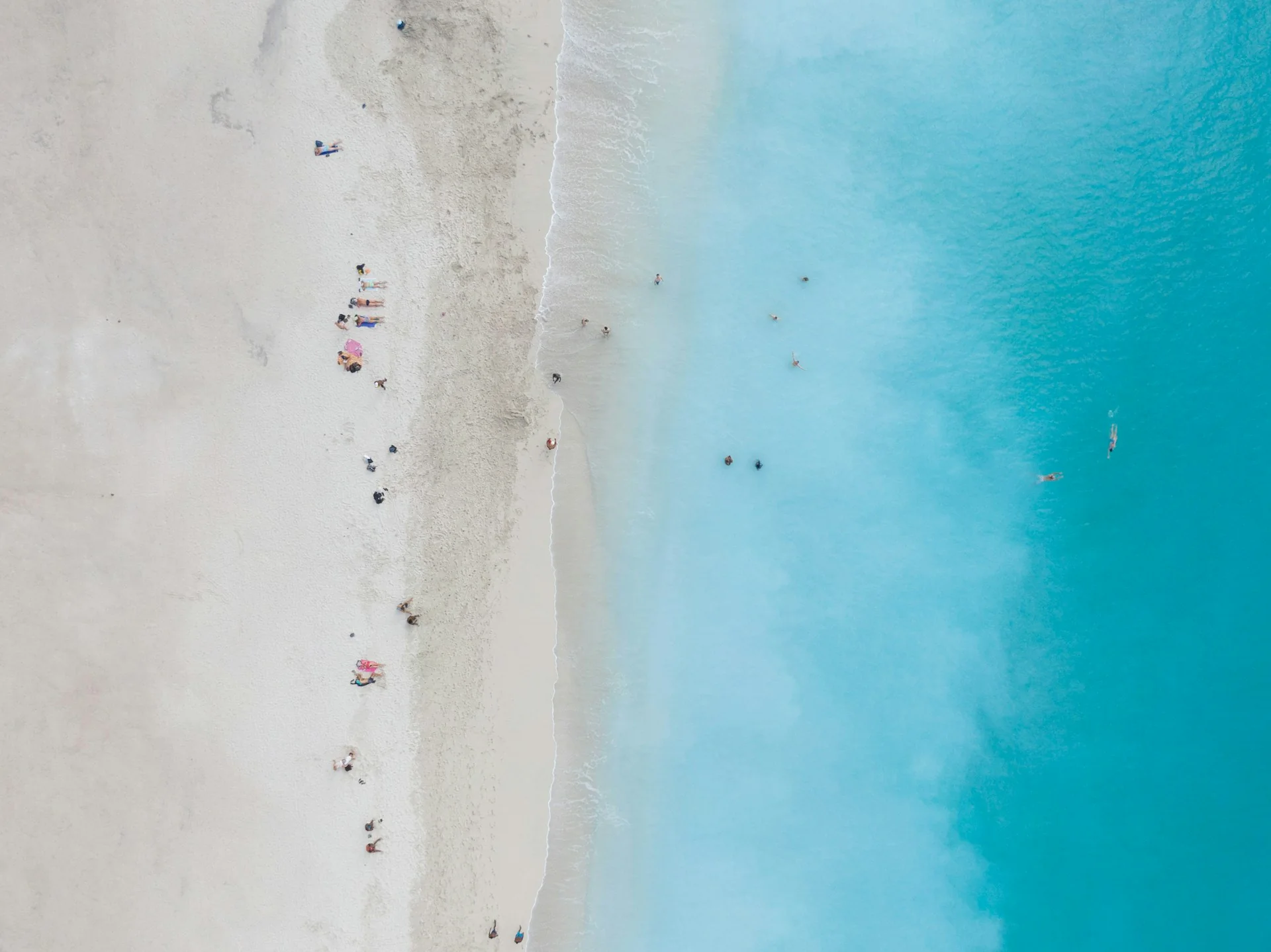 Mindelo, São Vicente, Cape Verde kıyısında kumsal
