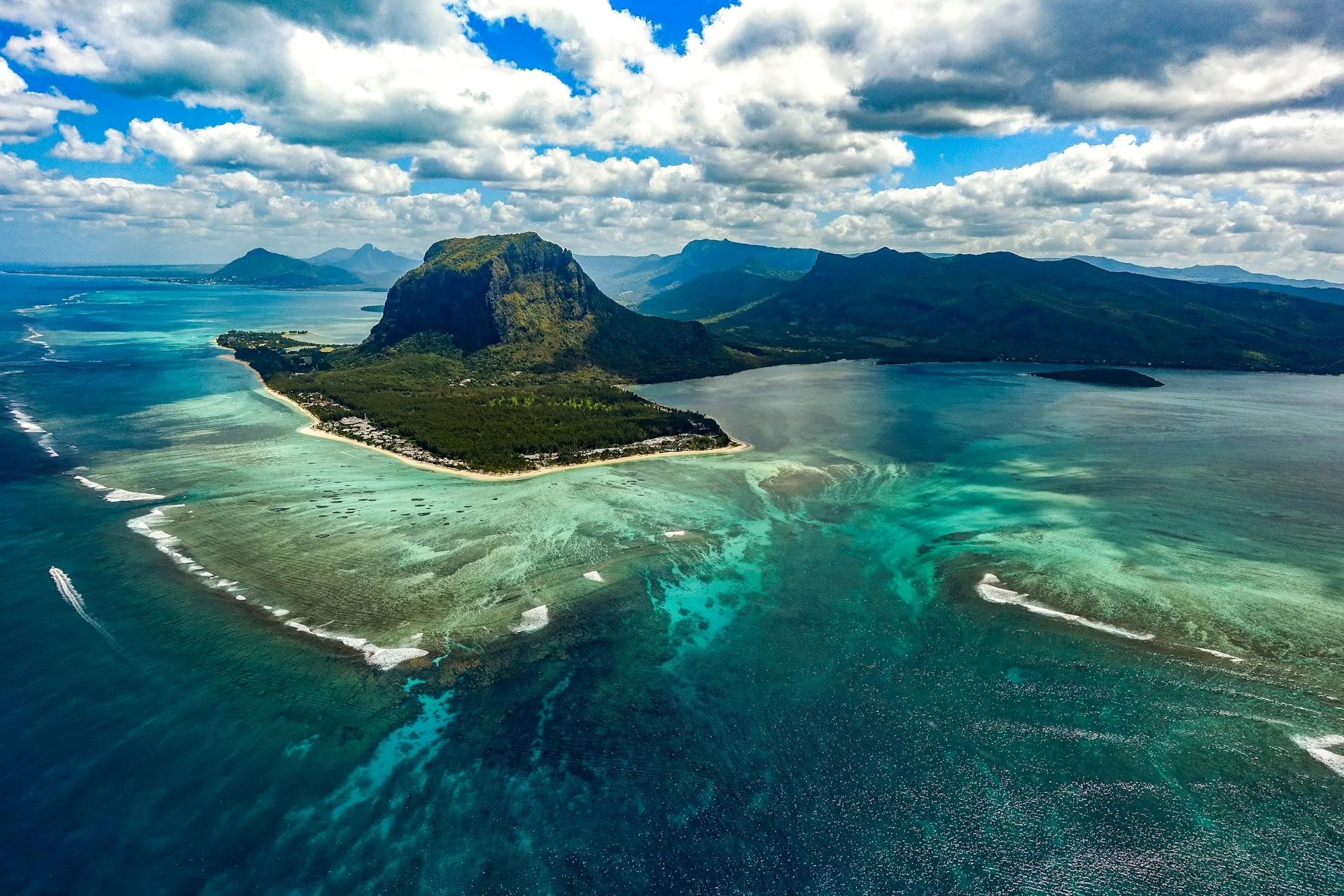 Mauritius kıyısında okyanus manzarası Mauritius kıyısında okyanus manzarası