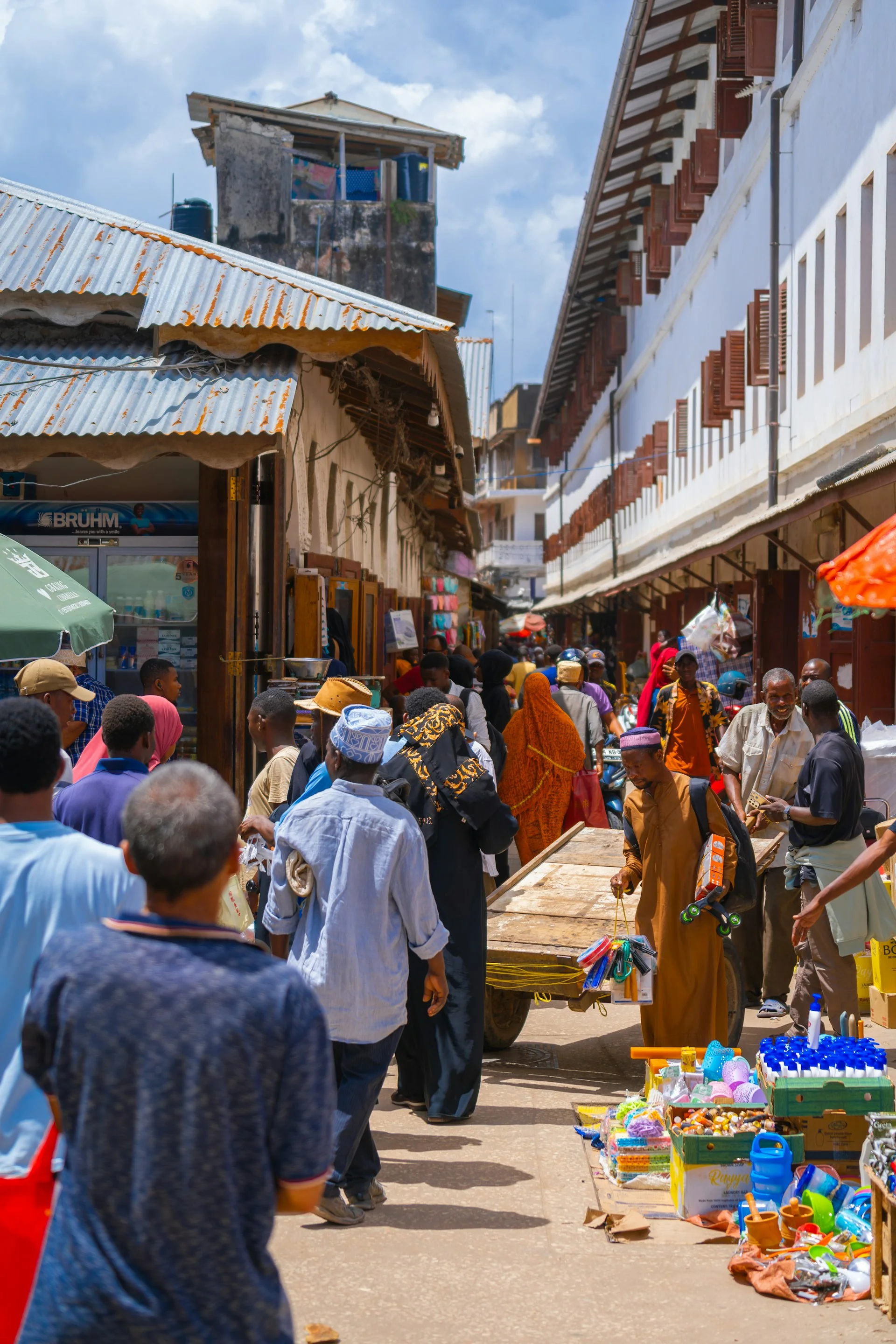 Stone Town, Zanzibar sokaklarında tarihi mimari